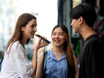 Mengapa AI Penerjemah Diharapkan Sempurna: Kolaborasi Manusia & Mesin