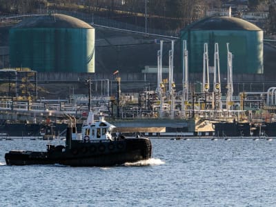 Harga Minyak Turun Karena Tarif Baru AS dan Stok Minyak Naik