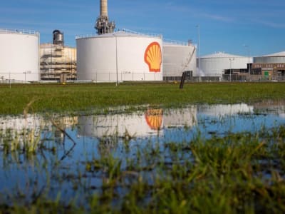 Shell Tetap Beli Saham Meski Laba Menurun Drastis dan Utang Naik