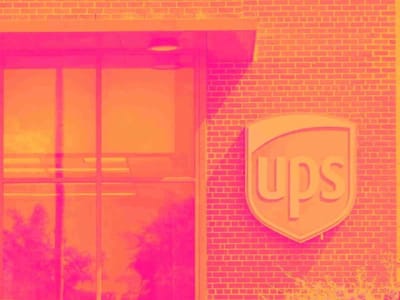 UPS Turun Tajam Karena Amazon Kurangi Volume, Apakah Saatnya Beli?