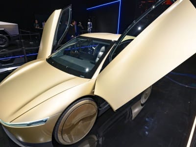 Tesla Siap Luncurkan Robotaxi dan Robot Humanoid Optimus Tahun 2025