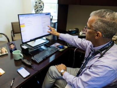 Mengatasi Ketidakpercayaan Publik: Membangun Kepercayaan AI Dengan Transparansi Penting