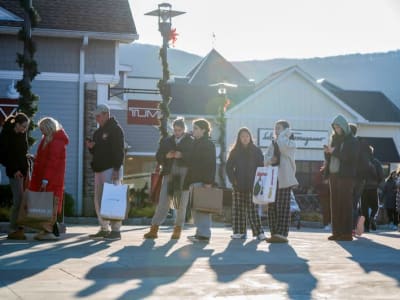 Inflasi AS Masih Tinggi, Fed Diprediksi Kembali Tahan Suku Bunga Tahun Ini