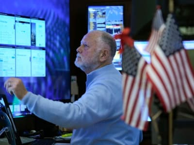 Tarif Baru AS Membuat Pasar Saham Jatuh, Sektor Teknologi Tertekan