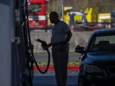 Tarif Impor Minyak AS Berpotensi Tingkatkan Harga Bensin di Amerika Utara