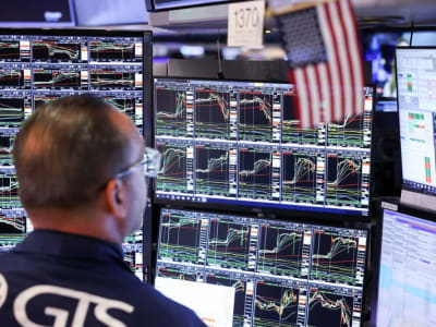 Tarif Perang Dagang Trump Picu Kekhawatiran Ekonomi dan Gejolak Pasar Global