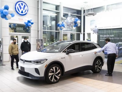 Kendaraan Listrik Memimpin Penurunan Emisi Transportasi dan Krisis Iklim