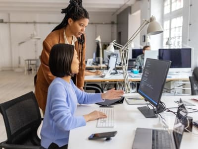 Strategi SaaS Hadapi Revolusi AI: Adaptasi atau Tertinggal