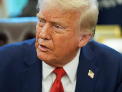 Investor Waspada: Tarif Trump Bisa Tekan Saham Teknologi dan Pasar Saham