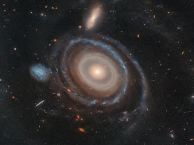 Galaksi Bullseye dan Sembilan Cincin Bintang Setelah Tubrukan Kosmik Langka