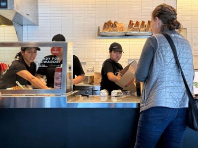 Chipotle Tahan Tantangan dan Siap Buka Ratusan Restoran Baru di 2025