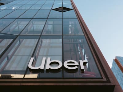 Uber Laporkan Pendapatan Kuartal Terlemah, Tantangan Biaya Asuransi dan Inovasi Baru