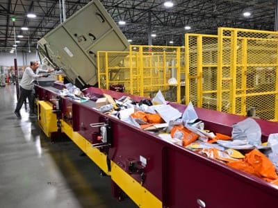 Tarif Baru AS dan Larangan Paket Bikin Pedagang China Naikkan Harga