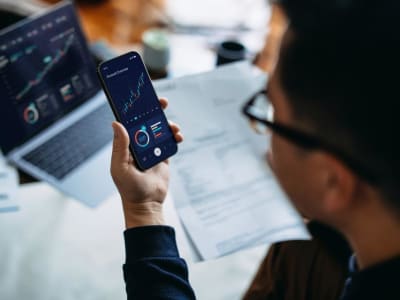 Memahami Potensi dan Tantangan Generative AI di Industri Keuangan