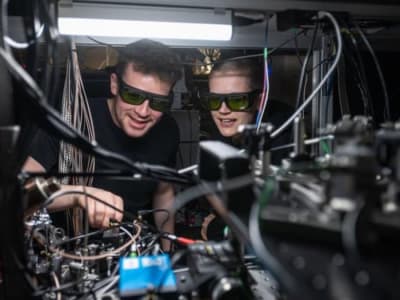 Terobosan Oxford: Teleportasi Gerbang Logis Sambungkan Komputer Kuantum Terpisah