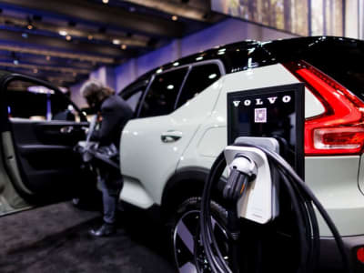 Volvo Cars Laporkan Penurunan Laba dan Antisipasi Tantangan Pasar 2025