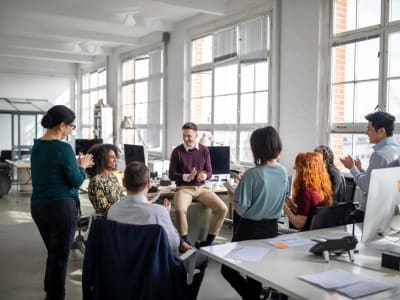 Budaya Perusahaan: Kunci Unggul di Era AI yang Membuat Keahlian Sama Rata
