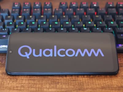 Saham Arm dan Qualcomm Turun Karena AI Belum Dorong Permintaan Chip Konsumen
