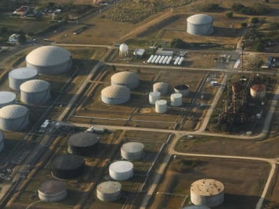 Dampak Kebijakan Trump dan Tarif Terhadap Harga Minyak Global Naik Turun