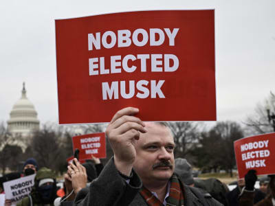 Risiko Besar Elon Musk Dalam Pemerintahan dan Ketergantungan Tesla pada China