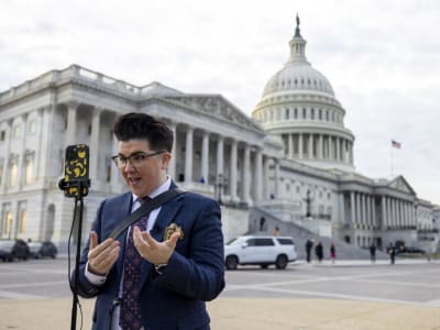 News Influencers: Masa Depan Baru dalam Konsumsi dan Kepercayaan Berita Digital