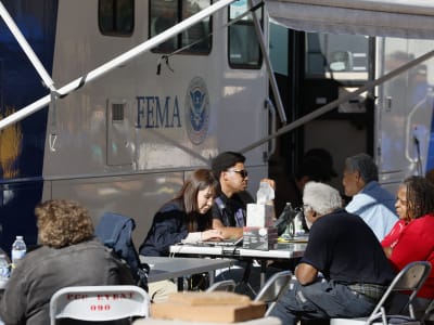 Penangguhan Bantuan Federal Trump Guncang Program Penting di AS