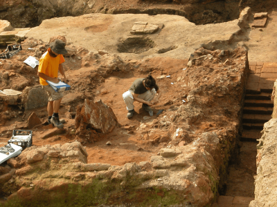Penemuan 850 Artefak Batu Purba Ungkap Sejarah Manusia di Gurun Irak