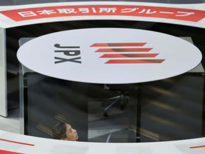 Pasar Asia Tertekan oleh Kekhawatiran Inflasi AS dan Ancaman Perang Dagang Baru