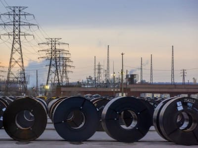 Trump Perkenalkan Tarif 25% untuk Baja dan Aluminium Impor demi Proteksi Industri Dalam Negeri