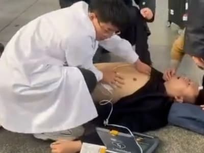 Pria Kolaps di Stasiun Kereta Tolak Rawat Rumah Sakit Demi Kerja