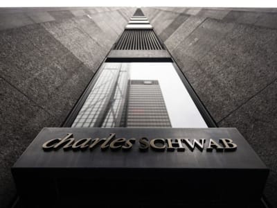 Toronto-Dominion Bank Jual Saham Charles Schwab untuk Maksimalkan Modal