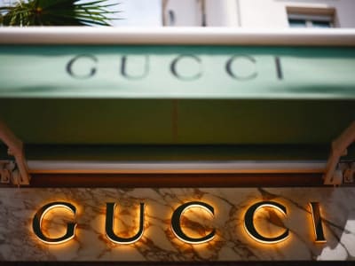 Penjualan Kering Turun 12% Akibat Kinerja Lemah Gucci, Desainer Utama Dipecat