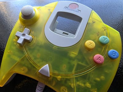 Menjelajah Nostalgia Dreamcast: Kisah Online Gaming Masa Y2K Terarsip Rapi