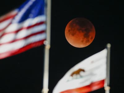 Saksikan Gerhana Bulan Total 'Blood Moon' Spektakuler Maret 2025