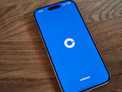 Coinbase Raih Pendapatan Kuartal Akhir 2024 Melonjak, Prospek Cerah Namun Volatilitas Masih Menanti