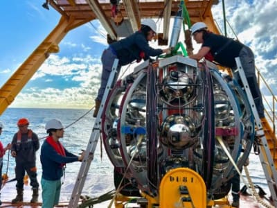 Deteksi Neutrino Paling Energetik Pernah oleh KM3NeT di Dasar Laut Mediterania