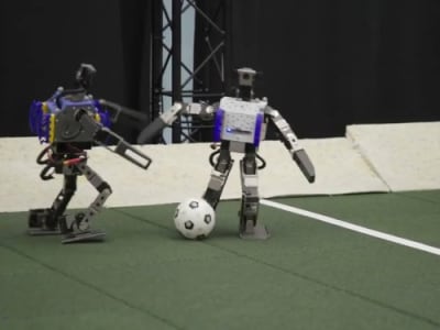 Robot Humanoid Mini Mini dari Google DeepMind Bisa Main Sepak Bola Sendiri