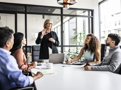 Strategi Kepemimpinan untuk Mendorong Inovasi Data Science di Industri Farmasi