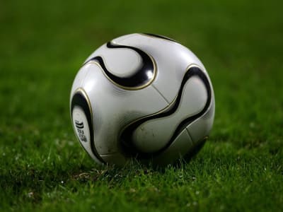 Robot Mini Humanoid DeepMind Main Sepak Bola dengan Kecerdasan Buatan