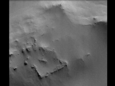 Misteri 'Bentuk Persegi' di Mars: Fakta Geologi Bukan Situs Alien