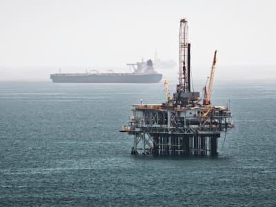 Harga Minyak Berubah-ubah Karena Ketegangan Tarif AS dan Kebijakan Iran