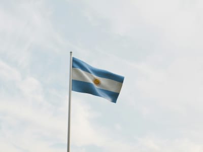 Presiden Argentina Tarik Dukungan Memecoin Libra Setelah Kerugian Miliaran Dolar