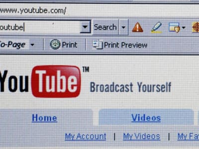 Dari Video Pertama ke AI Canggih: Evolusi YouTube dalam Pembuatan Konten Kreatif