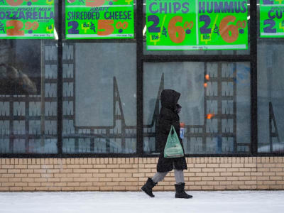 Harga Barang dan Inflasi Masih Tinggi, Apa Dampaknya Bagi Konsumen?