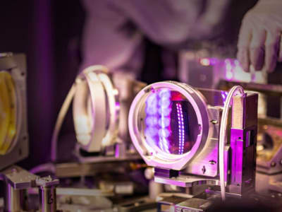 Terobosan SLAC: Laser-Plasma Accelerator Dengan Aliran Air untuk Proton Terang dan Stabil