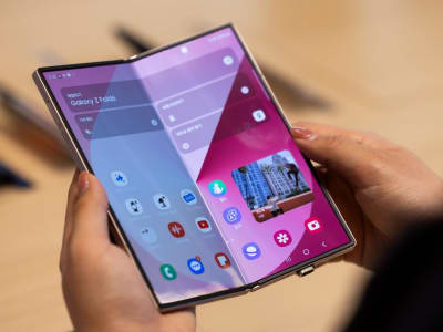 Apple Siapkan iPhone Fold Berbentuk Buku dengan Layar Lipat Tipis dan Inovatif