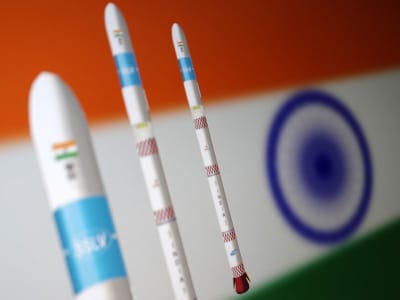 Adani dan Dua Grup Pemerintah Bersaing Kuasai Produksi Roket Peluncur Satelit SSLV India