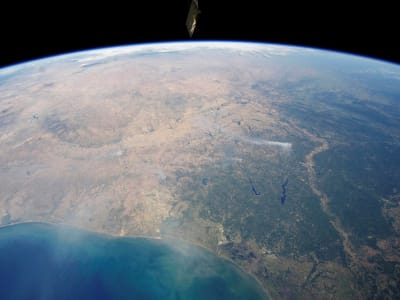 Teori Baru: Evolusi Manusia Cerdas Mungkin Terjadi Lebih Mudah di Planet yang Layak Huni