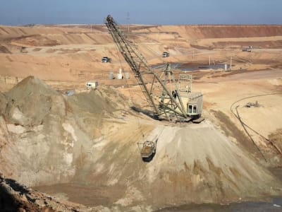 Potensi Emas Hitam Ukraina: Ilmenit dan Kesepakatan Militer AS