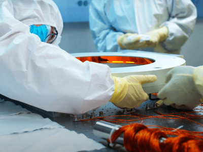 Teknologi Optik Baru Tingkatkan Laser LIGO Supaya Dapat Deteksi Gelombang Gravitasi Lebih Jauh